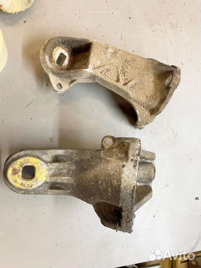 Кронштейны двигателя Audi 100 C3 (44) 2,2 2,3