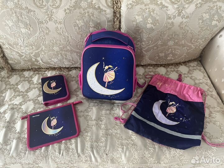 Школьный портфель, папка для тетрадей, пенал