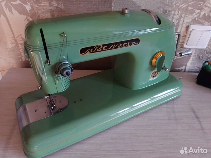 Швейная машинка Волга