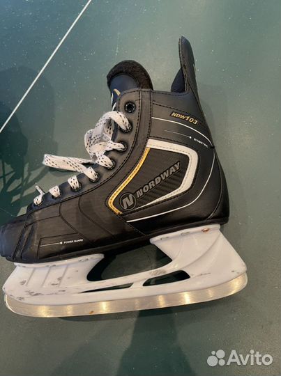 Коньки хоккейные