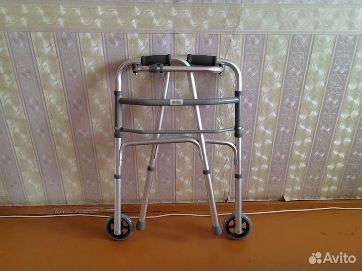 Ходунки для взрослых на колесах