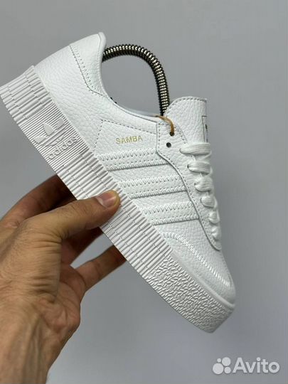 Adidas Samba: Белые кроссовки - яркий образ