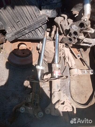 Амортизатор передний Nissan Primera Р12