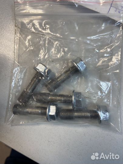 Шпильки Logan Sandero 8кл