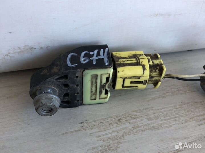 Lexus LX570 Датчик удара передний