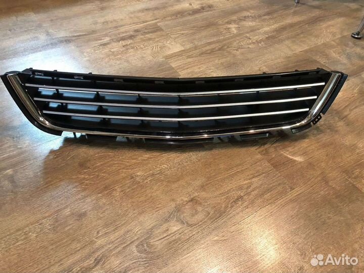 Решетка переднего бампера Opel Astra H 2007-2010