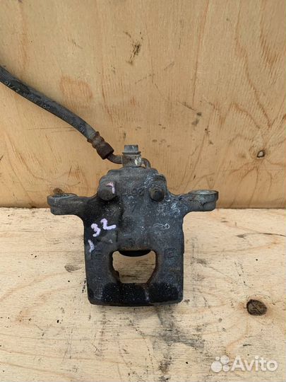 Задний левый суппорт Nissan Teana J32 Теана J32