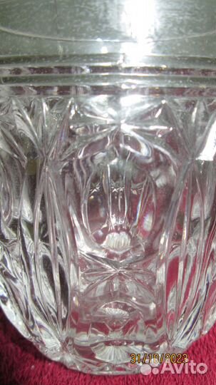 Две хрустальные кружки