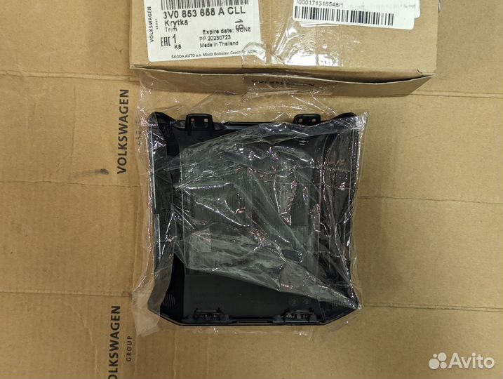 Накладка решетки радиатора Skoda Superb 3