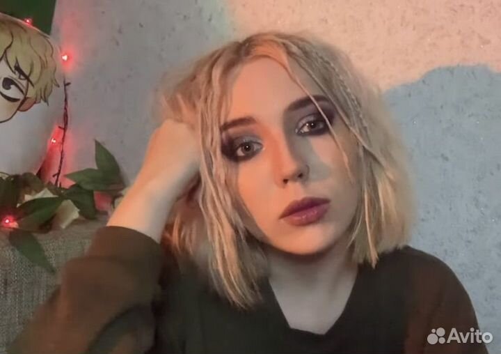 Палетка теней makeup revolution