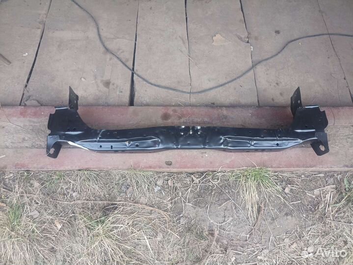 Нижняя панель(телевизор) Nissan almera classic B10