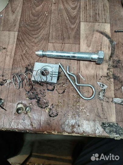 Антистук с фиксатором для фаркопа