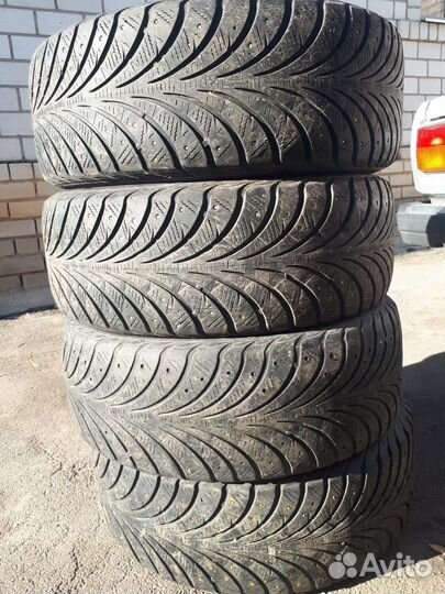 Goodyear UltraGrip Extreme 215/55 R17