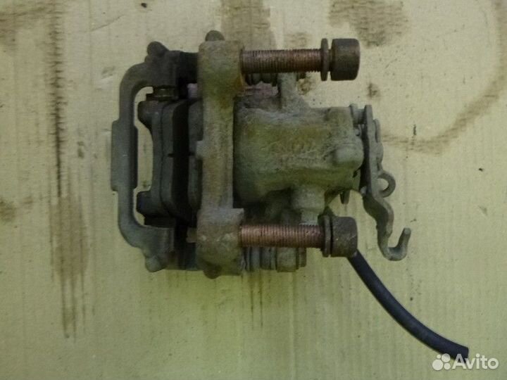 Суппорт задний правый Volkswagen jetta jetta 2006