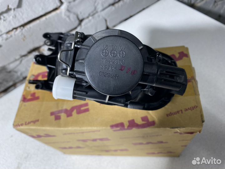 Противотуманная фара Рено Лагуна 1