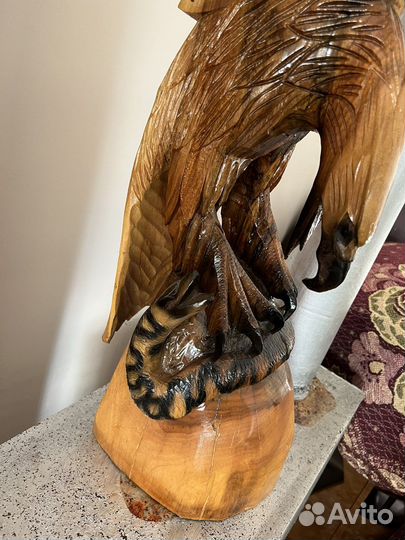 Орел из дерева