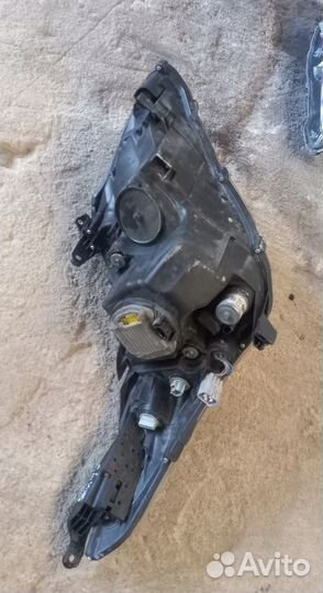 Фара левая фара правая Toyota Avensis t27 ксенон