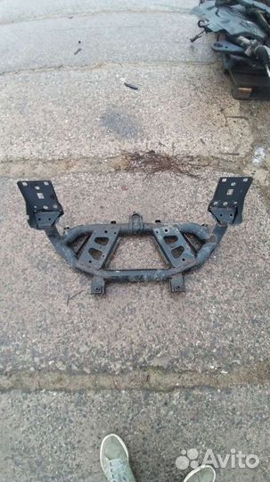 Передняя часть подрамника Range Rover L322 2002-12