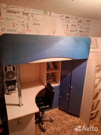 Кровать чердак со столом и шкафом бу