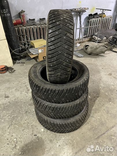 Goodyear UltraGrip Ice Arctic SUV 215/65 R17