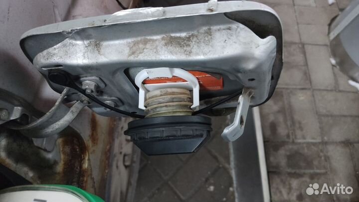 Держатель крышки бензобака Forester sg