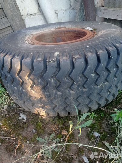 Колëса с дисками для прицепа сельхозмашины