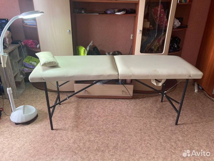 Кушетка для наращивания ресниц, подушка и лампа