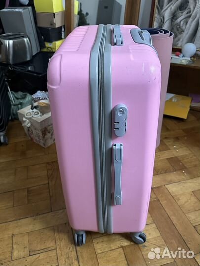Чемодан большой на колесах