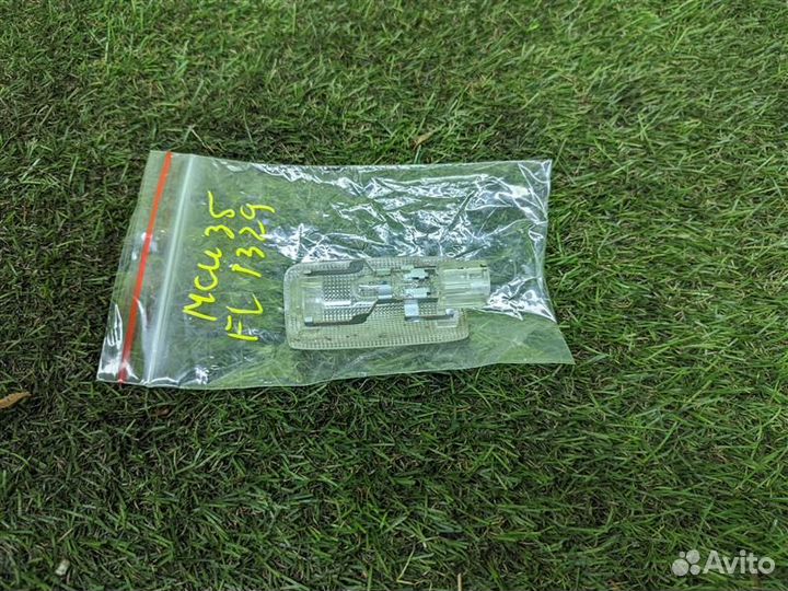 Плафон обшивки двери передний левый Toyota Harrier