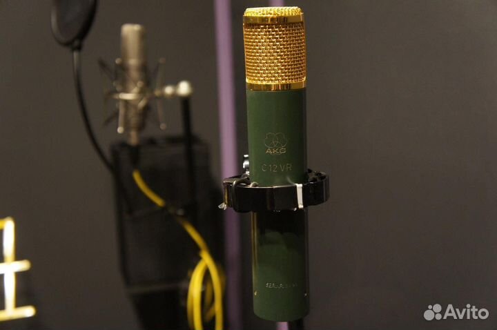 Студийный ламповый микрофон AKG C12VR