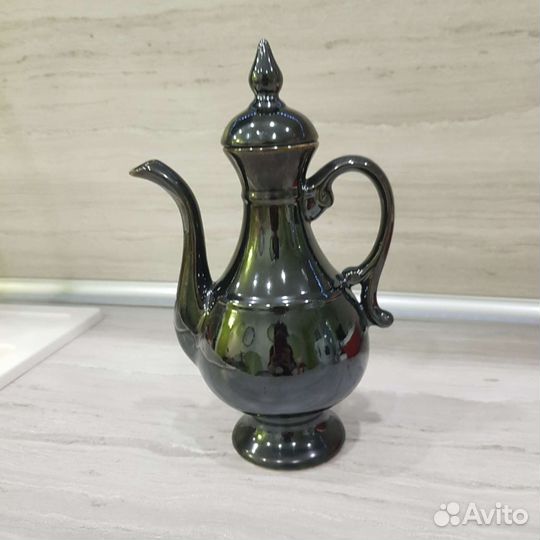 Глиняный кувшин для вина