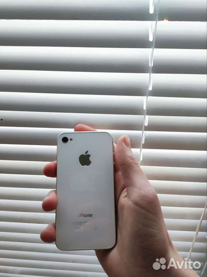 Телефон iPhone 4