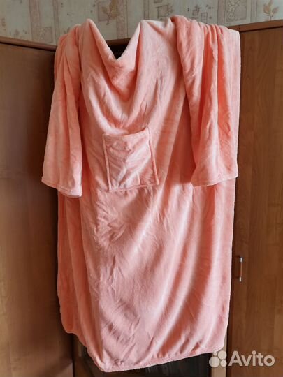 Плед с рукавами и карманом