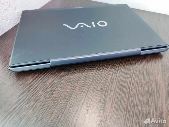 Sony 14' Core i3/озу 8/SSD/HD 6470