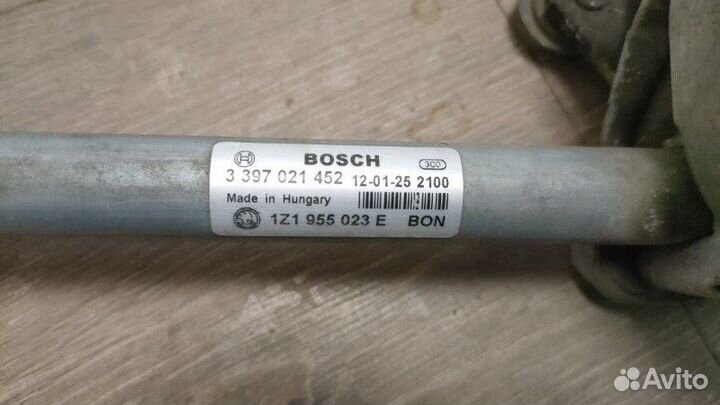 Моторчик стеклоочистителей передний Skoda Octavia