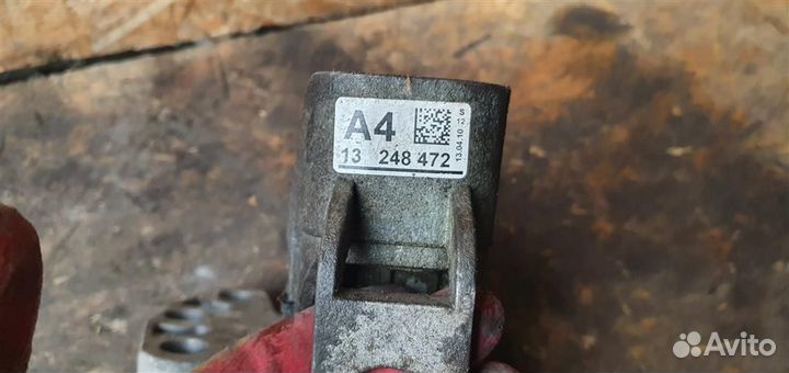 Опора двигателя правая Opel Astra J 2010-2017