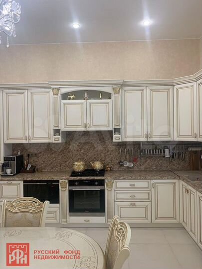 Коттедж 302 м² на участке 12 сот.