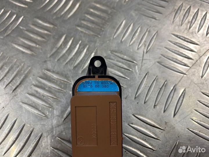 Кнопка стеклоподъемника задняя правая Mazda Cx-7