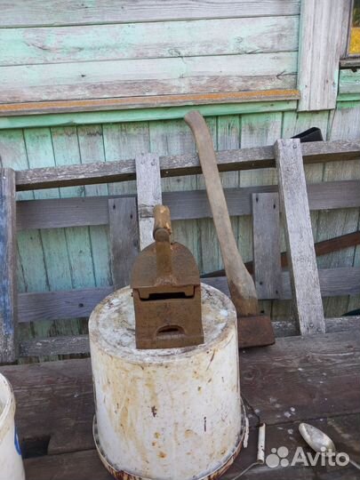 Угольный утюг