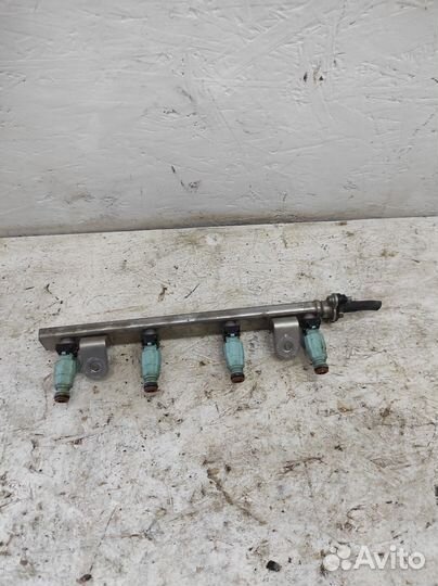 Рампа топливная с форсунками Kia Rio 3