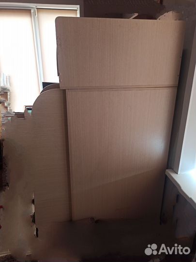 Детская кровать чердак со столом и шкафом