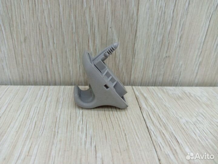 Крючок солнцезащитного козырька Hyundai Solaris 2