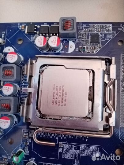 Материнская плата с процессором и памятью