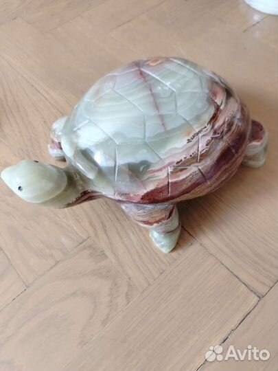 Ваза, ваза для фруктов и черепаха оникс