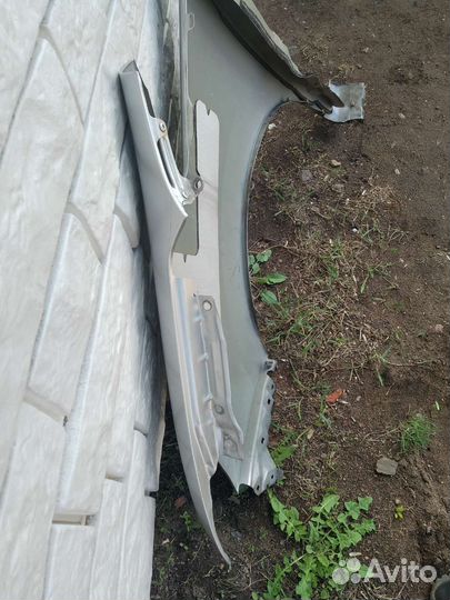 Продаю крыло правое nissan serena C-26