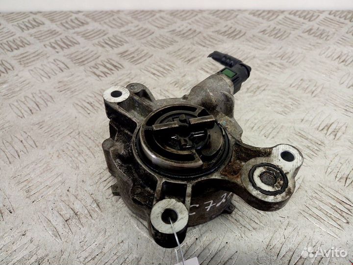 Насос вакуумный Volvo S40 2 2006 30725859