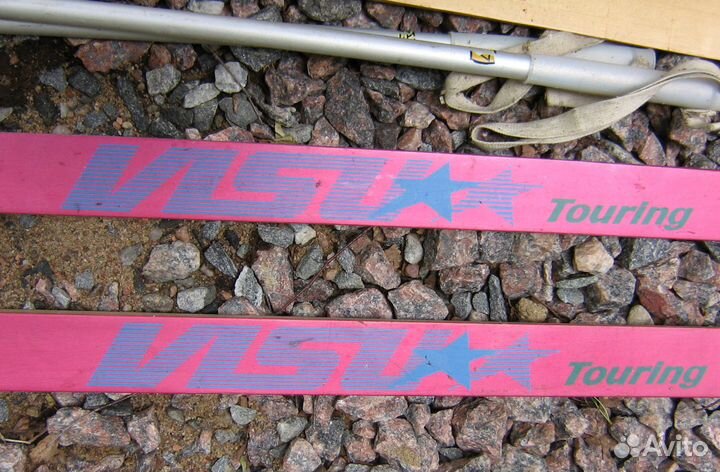 Лыжи 2 пары СССР в отличном состоянии с палками