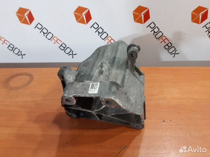 Кронштейн двигателя левый Mercedes Vito W639 OM651