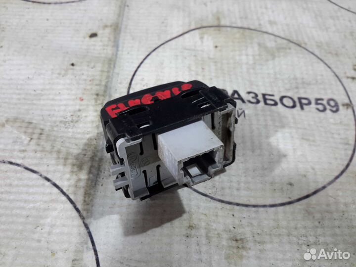 Кнопка парктроника Renault Fluence