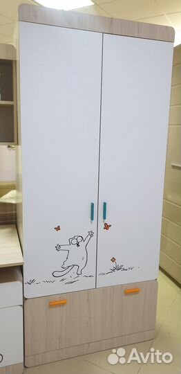 Письменный стол и шкаф